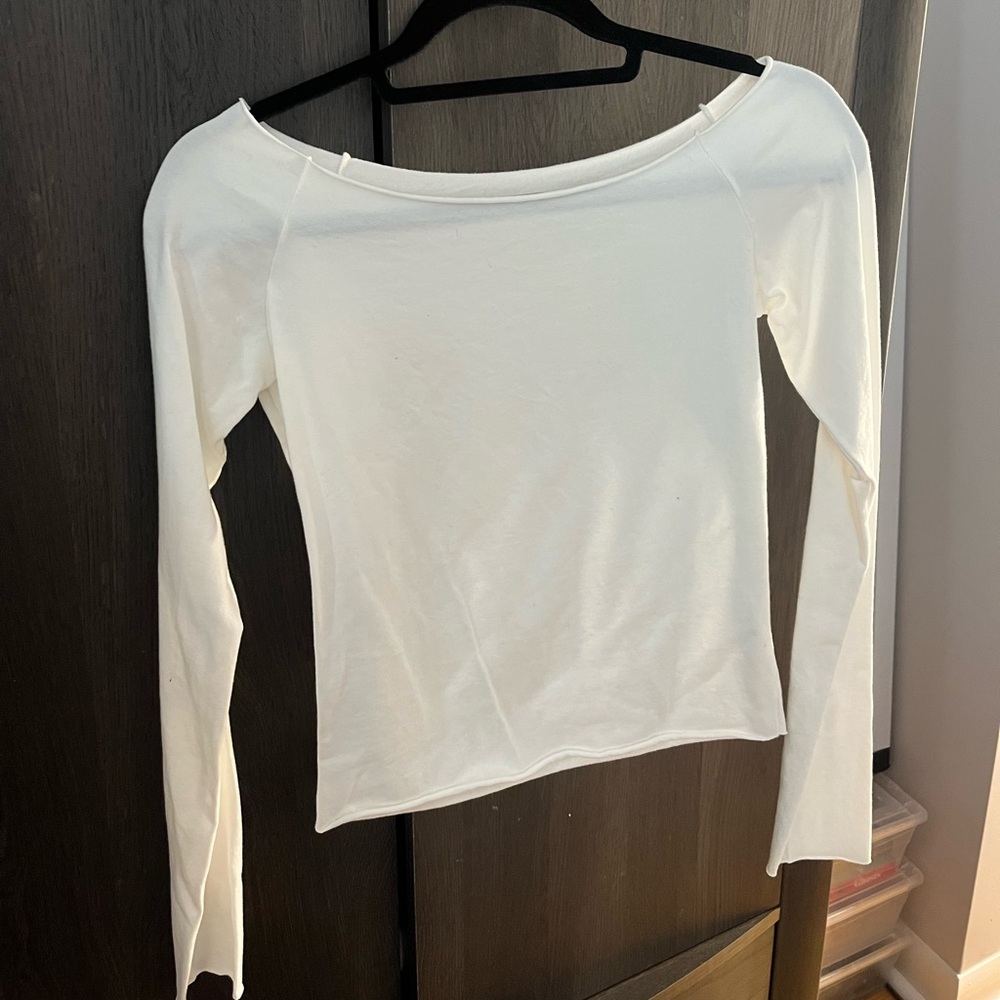 BRANDY MELVILLE Off the shoulder long sleeve